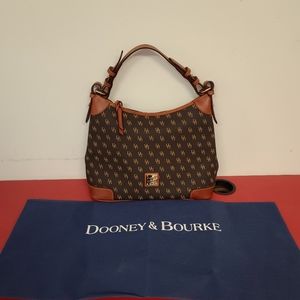Logo Dooney & Bourke Hobo purse